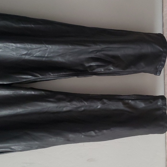 Abercrombie and Fitch The 90s Curve Love Ultra High Rise Vegan Leather Pant Blk - Picture 8 of 17